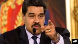 El presidente venezolano, Nicolás Maduro, amenaza con eliminar inmunidad parlamentaria.