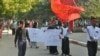 ပညာရေးအသုံးစရိတ်တိုးပေးဖို့ ရတနာပုံတက္ကသိုလ်ကျာင်းသားတွေ ဆန္ဒပြ (သတင်းဓာတ်ပုံ- ရတနာပုံတက္ကသိုလ်ကျောင်းသားများသမဂ္ဂ)