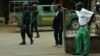 Des policiers à Bamenda, Cameroun, le 22 février 2018.