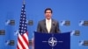 El secretario de Defensa de Estados Unidos, Mark Esper, durante una conferencia de prensa durante una reunión de ministros en la sede de la OTAN en Bruselas, Bélgica, el 13 de febrero de 2020.
