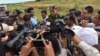သတင်းမီဒီယာအဖွဲ့များ ရခိုင်မှာ သတင်းရယူနေကြစဉ် (တပ်မတော်ကာကွယ်ရေးဦးစီးချုပ်ရုံး)
