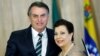 El presidente de Brasil, Jair Bolsonaro, se encuentra con la embajadora de Venezuela en Brasil, María Teresa Belandria, durante la ceremonia de presentación de credenciales de varios nuevos diplomáticos en el Palacio de Planalto en Brasilia, Brasil, el 4 de junio de 2019.