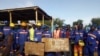 Les ouvriers grévistes de l’un des chantiers de la Can à Garoua, Cameroun, 6 juillet 2018. (VOA/Emmanuel Jules Ntap)