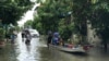 ផ្ទះមួយចំនួន​ក្នុងបុរីពិភពថ្មីផ្លូវវេងស្រេង រងការ​ជន់លិច​ក្រោយ​ភ្លៀង​ធ្លាក់​ជាប់ៗគ្នា​ ក្នុង​រយៈពេល​ប៉ុន្មាន​ថ្ងៃចុងក្រោយនេះ។ (ហ៊ុល រស្មី/វីអូអេ)