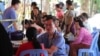 រូប​ឯកសារ៖ លោក​វេជ្ជបណ្ឌិត តាន់ សុង ​ប្រធាន​សមាគម​ក្រុម​វេជ្ជបណ្ឌិត​នៃ​សមាគម​សុខាភិបាល​ខ្មែរ​នៅ​អាមេរិក​ពិនិត្យ​អ្នក​ជំងឺ​ក្នុង​អំឡុង​បេសកកម្ម​មួយ​នៅ​ខេត្ត​ស្វាយរៀង​កាល​ពី​ឆ្នាំ​២០១៥។ (រូប​ផ្តល់​ឲ្យ​ដោយ CHPAA)