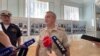 Foto tangkapan layar tampak Komandan Armada Laut Hitam Rusia, Laksamana Viktor Sokolov (tengah), berbicara kepada wartawan di sebuah fasilitas olahraga militer di Sevastopol, Krimea, Rabu, 27 September 2023. (Foto: Biro pers Armada Laut Hitam Rusia via Reuters)