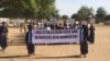 Une manifestation des victimes de l'ancien président tchadien Hissein Habré, le 18 novembre 2018. VOA / André Kodmadjingar