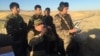 General Abdul Rashid Do’stum (o'rtada) shimoldagi janglar Qunduz, Badaxshon kabi viloyatlarga ko’chadi deya bildirgan 