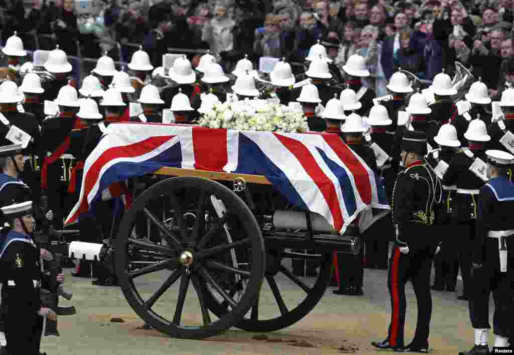 The funeral procession of former British prime minister, Margaret Thatcher, travels along Ludgate Hill to her funeral service at St Paul's Cathedral. The coffin was borne on a Gun Carriage drawn by the King's Troop Royal Horse Artillery.