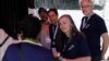 Jennie Lincoln, del Centro Carter, verifica un centro de votación en Caracas, el 28 de julio de 2024. La analista para América Latina de esa organización participó este miércoles en una sesión ordinaria de la OEA, en Washington.