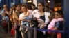 Miles de venezolanos libran una carrera contra el tiempo para ingresar a Perú poco antes del endurecimiento de las reglas migratorias que exigirán pasaporte y visa humanitaria.