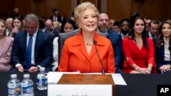 ARCHIVO - Linda McMahon, nominada por el presidente Donald Trump para secretaria de Educación, llega a una audiencia del Comité de Salud, Educación y Trabajo sobre su nominación, el 13 de febrero de 2025, en Washington.