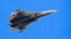 Jet Sukhoi Su-57 Angkatan Udara Rusia terbang di atas Lapangan Merah saat parade militer di Moskow, Rusia, sebagai ilustrasi. (Foto: AP)