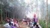 ကချင်ပြည်နယ် တနိုင်းမြို့က စစ်ပြေးဒုက္ခသည်များ (Father Vincent Zinwa)