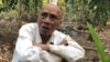រូបឯកសារ៖ លោក​អោ​ អាន​ អតីត​អនុ​លេខា​ភូមិភាគ​កណ្ដាល​ ក្នុង​របប​ខ្មែរ​ក្រហម​ អង្គុយ​លើ​ដី​ក្នុង​​ចម្ការ​របស់​លោក​ក្នុង​ស្រុក​កម្រៀង​ ខេត្ត​បាត់​ដំបង​កាលពីថ្ងៃ​ទី​១៥​ ខែធ្នូ​ ឆ្នាំ​២០១៩​។ (ហ៊ុល រស្មី/VOA)