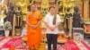 លោក ឌួង ឆាយ (ស្ដាំ) ថតរូប​ជាមួយ​នឹង​ព្រះសង្ឃ​មួយ​អង្គ ក្រោយ​ពី​លាចាក​សិក្ខាបទ។ លោក​ត្រូវ​បាន​ចោទ​ប្រកាន់​ថា​វាយ​ដំ​អតីត​ភរិយា​របស់​លោក​មុន​ពេល​ទៅ​បួស​ជា​ព្រះសង្ឃ។ (រូបថត​ពី Facebook/Duong Chhay ឌួង ឆាយ)