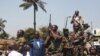 Shugaban kasar Damokaradiyar Jamhuriyar Afrika ta Tsakiya Francois Bozize (C) yana jawabi ga masu adawa da 'yan tawaye