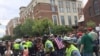 Marchas de ultraderechistas y antifascistas en Washington DC, en el aniversario del mitin de nacionalistas blancos en 2017 que terminó en violencia en Charlottesville, VA. (Alejandra Arredondo, VOA.)