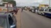 Hanyar zuwa Lafia daga cikin garin Akwanga, Jihar Nassarawa, a bayan rikicin da ya faru a Alakyo. Matan 'yan sandan da aka kashe sun tare hanyar, su na jimamin mazajensu da aka kashe, abinda ya haddasa cunkoson ababen hawa.