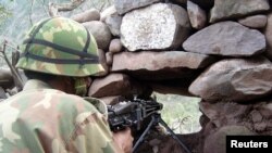 دهندوستان او پاکستان ترمينځ دتاؤتريخوالي داوسنو پيښو په اړه ديوې پوښتنې په ځواب کې وياند مارټن نيسرکي وويل چې پاکستان دملگرو ملتونو عسکري مبصرې ډلې( يو اين ايم او جي ائي پي) ته دجنورۍ په شپږمه نيټه دهندي مداخلت په اړه گيله کړې