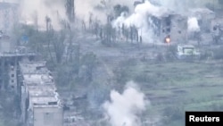 Una imagen a vista de pájaro muestra el impacto de la artillería rusa sobre la localidad de Toshkivka, en la región de Toshkivka, el 19 de junio de 2022.