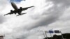 Un avion Boeing 737 Max des compagnies aériennes brésiliennes GOL Linhas Aereas se prépare à atterrir à l'aéroport Salgado Filho de Porto Alegre, Brésil, le 9 décembre 2020.