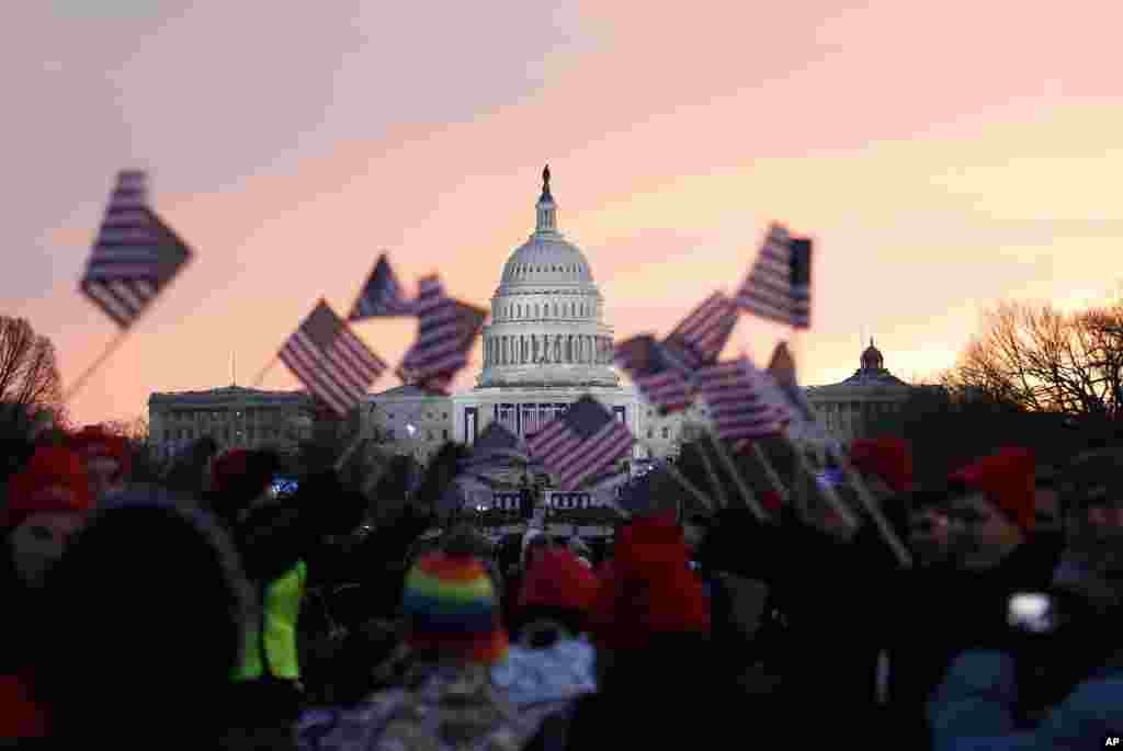 President Barack Obama supporters wave American flags on the National Mall in Washington, Jan. 21, 2013, prior to the start of the president&#39;s ceremonial swearing-in ceremony during the 57th Presidential Inauguration. 