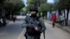 ARCHIVO - La policía patrulla en Tibú, en la región del Catatumbo, en el noreste de Colombia, el lunes 20 de enero de 2025.