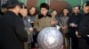 김정은 북한 국무위원장이 핵무기 연구 부문 과학자, 기술자들을 만나 핵무기 병기화 사업을 지도하는 모습을 지난 3월 조선중앙통신이 보도했다. 사진 아래쪽에 핵탄두 기폭장치 추정 물체가 보인다.