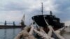 Foto ilustrasi yang menunjukkan kapal yang membawa biji-bijian Ukraina berlabuh di pelabuhan laut Odesa, Ukraina, pada 29 Juli 2022. (Foto: AP/David Goldman)