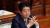 日本首相安倍晋三在东京国会上院参加有关安保法的讨论。（2015年7月27日）
