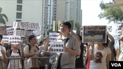 新界上水市民在重阳节假期到水货客经常出没的地铁站进行抗议(美国之音 谭嘉琪拍摄)