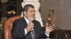 Mohammed Morsi tsohon Shugaban kasar Masar yake tattaunawa da 'yan jarida a Misra.