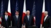 從左至右：日本防相小野寺五典、日本外相河野太郎、美國國務卿蒂勒森和美國防長馬蒂斯在美國國務院舉行的安全磋商委員會會議開始之前合影。（2017年8月17日）
