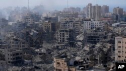 Uharibifu wa mashambulizi ya anga ya Israel katika Jiji la Gaza, Jumatano, Oktoba 11, 2023. (Picha ya AP/Adel Hana).
