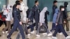 지난 2011년 탈북자들이 한국 인천 공항을 통해 입국하고 있다.