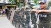 Cambodian police in front of the opposition CNRP's headquarter on Monday, September 05, 2016 in Phnom Penh's National Road 2 in Mean Chey district. (Leng Len/VOA Khmer)