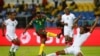 Le Cameroun et le Burkina Faso s’affrontent lors du premier match du groupe A à la phase finale de la CAN 2017 au stade de l’amitié, Libreville, Gabon 14 janvier 2017. REUTERS/Mike Hutchings - RTSVJST