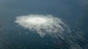 ARHIVA - Mehurići od gasovoda Severni tok 2 na površini Baltičkog mora u blizini Bornholma, u Danskoj, 27. septembra 2022. (Foto: Reuters/Danish Defence Command/Handout)