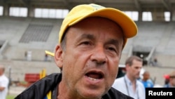 Mai horar da 'yan wasan Najeriya, Gernot Rohr