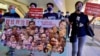 香港社民連主席陳寶瑩（右起）與外務副主席周嘉發、成員余煒彬及前東區區議員曾健成，在十一中國國慶日遊行，要求全中國實行普選、釋放所有政治犯。(美國之音 湯惠芸拍攝)