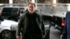 L'ancien stratège de la Maison Blanche Steve Bannon arrive pour témoigner au procès de Roger Stone, au tribunal fédéral de Washington, le 20 août 2020.