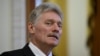 ARCHIVO - El portavoz del Kremlin, Dmitry Peskov, observa antes de una reunión del presidente de Rusia, Vladimir Putin, con Dilma Rousseff, presidenta del Nuevo Banco de Desarrollo y expresidenta de Brasil, al margen de la cumbre BRICS en Kazán, Rusia, el 22 de octubre de 2024.