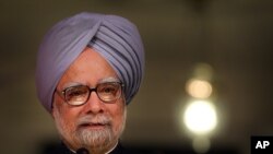دهند وزيراعظم منموهن سنگهـ تيره ورځ وئيلي وؤ چې د ښو اړيکو ټينگولو دپاره ضروري ده چې بايد پاکستان دخپلې خاورې دهند په ضد د استعماليدو مخه ونيسي