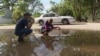 Rising seas driven by climate change are threatening coastal cities around the world. The Southern U.S. city of Miami is already feeling the effects. Every autumn, when tides are at their highest, residents contend with flooded streets. 
