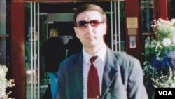Amerikalı yardım işçisi, qaçqınlara ərzaq yardımı daşıyan Əbdül-Rəhman (Piter) Kassinq<br />
<br />
<br />
&nbsp;