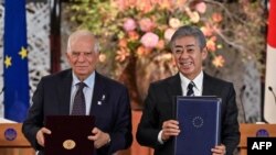EU နိုင်ငံခြားမူဝါဒရေးရာ အကြီးအကဲ Josep Borrell နဲ့ ဂျပန်နိုင်ငံခြားဝန်ကြီး Takeshi Iwaya တို့ကို တွေ့ရစဉ် (နိုဝင်ဘာ ၁၊ ၂၀၂၄)