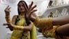 An Indian model displays gold jewelry during a Jewelry and Gem Fair in Hyderabad, India, (File photo).