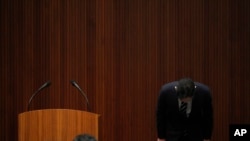 Samsung Electronics Vice Chairman Lee Jae-yong bows during a news conference at a company's office building in Seoul, South Korea, Wednesday, May 6, 2020. Lee on Wednesday issued a statement of remorse but offered no clear admission of wrongdoing…