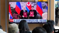 Лідери Північної Кореї та Росії у випуску новин Південної Кореї. AP Photo/Ahn Young-joon
